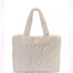 New - VICTORIA'S SECRET
Faux-Fur Tote